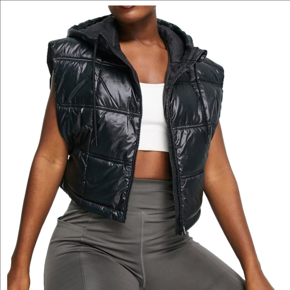 Calvin Klein Hooded Performance Cropped Puffer Vest Size M